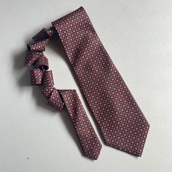 Moore’s silk tie - Picture 4 of 8